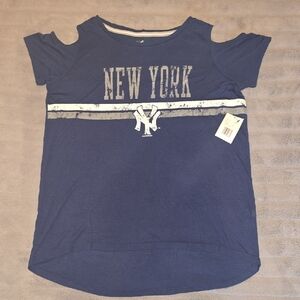 Women's Navy New York Yankees Graphic Tee Cold Shoulder Size Largd. NEW WITH TAG